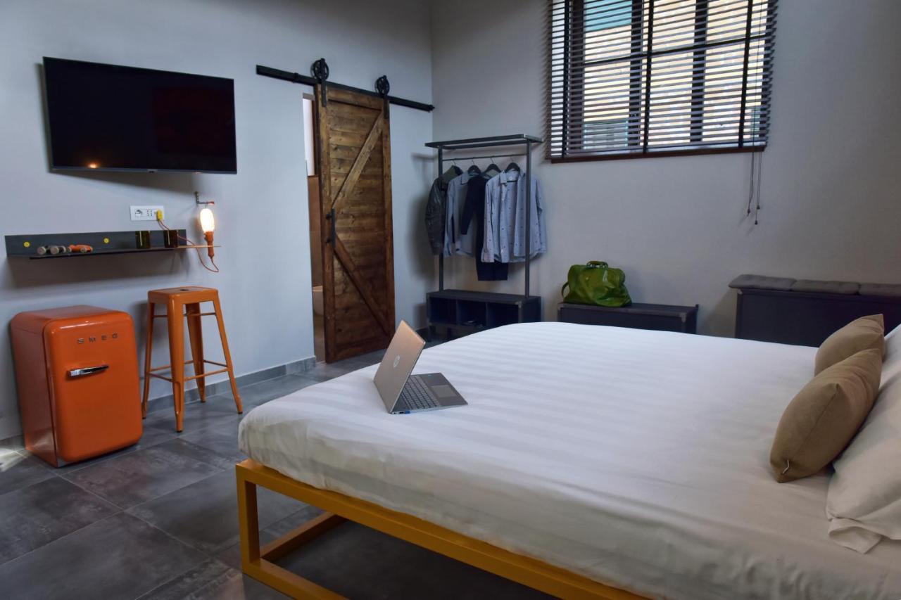 Garage47 Storica Officina Meccanica Loft B&B In 皮恩扎 外观 照片
