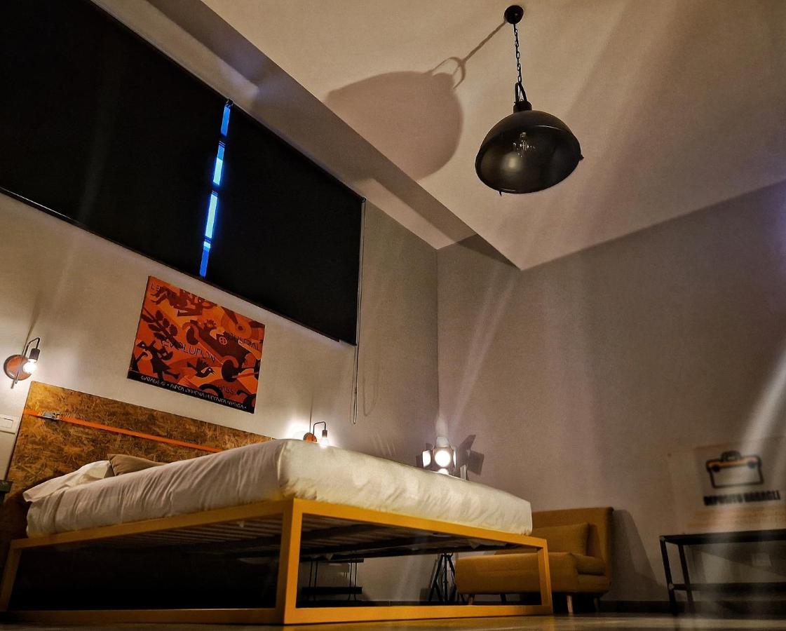 Garage47 Storica Officina Meccanica Loft B&B In 皮恩扎 外观 照片