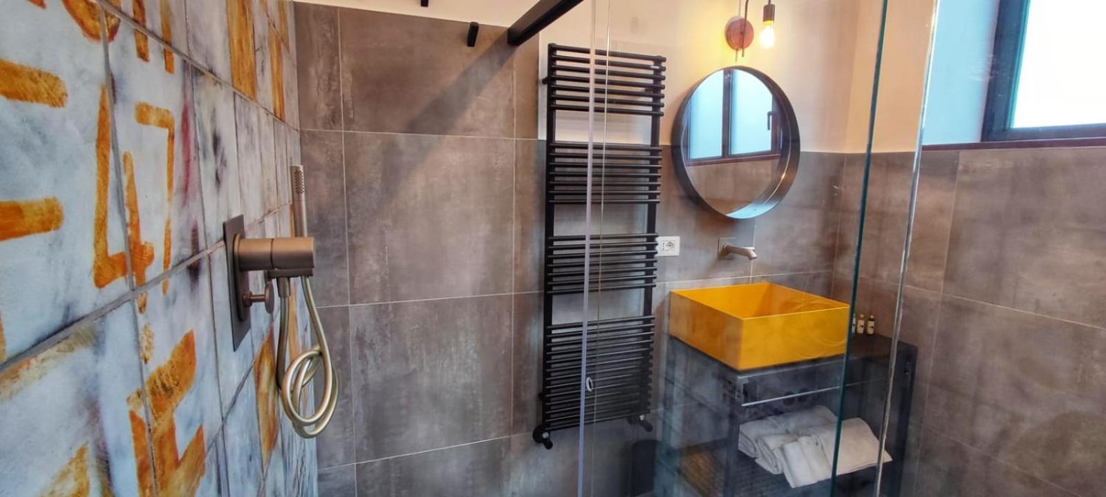 Garage47 Storica Officina Meccanica Loft B&B In 皮恩扎 外观 照片